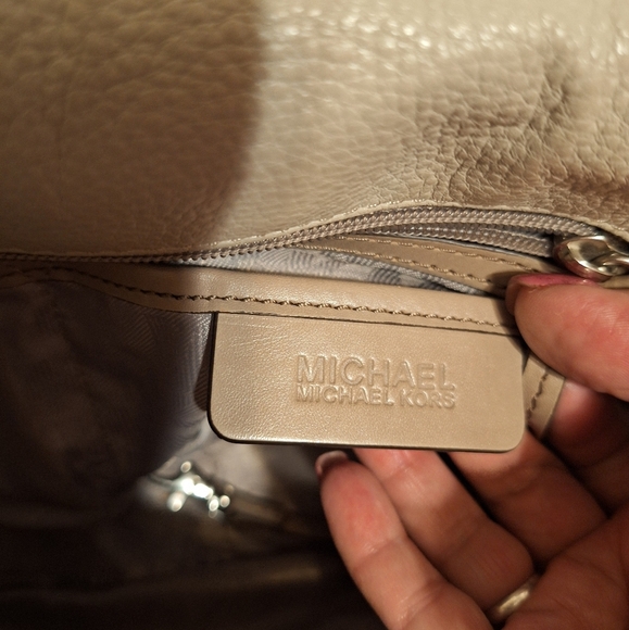 Michael Kors Elsey gray leather saddle bag crossbody with Tassels 10x8 euc - Picture 12 of 13